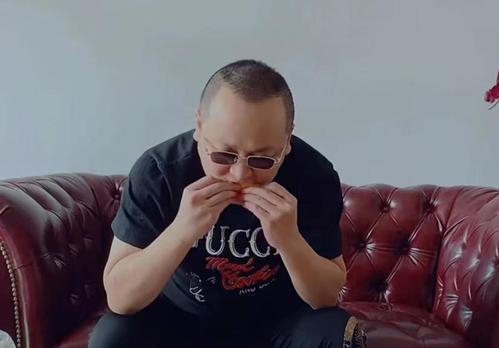 不满账号被官方封禁,网红二子爷怒骂平台不公平,辛巴也被牵连?