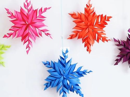 手工:漂亮的立体雪花墙上挂饰制作_手工制作_挂饰_夏天去哪玩_乳胶