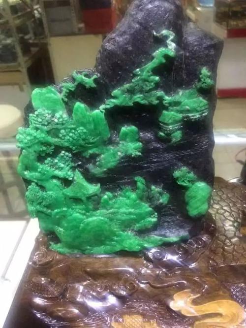 很火,听说麻栗坡祖母绿在北京,文山火得一塌糊涂 州庆展出销售额200w