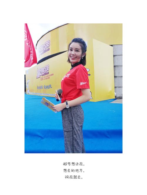 主持人里的"唱跳型"选手凯琳非常喜欢健身健身房那是闲暇时间必去的