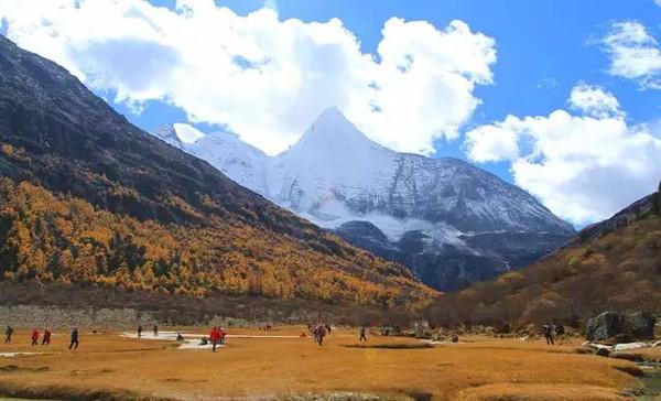 中国秋天最美村落之--亚丁村,川西最美秋色?之?《亚丁