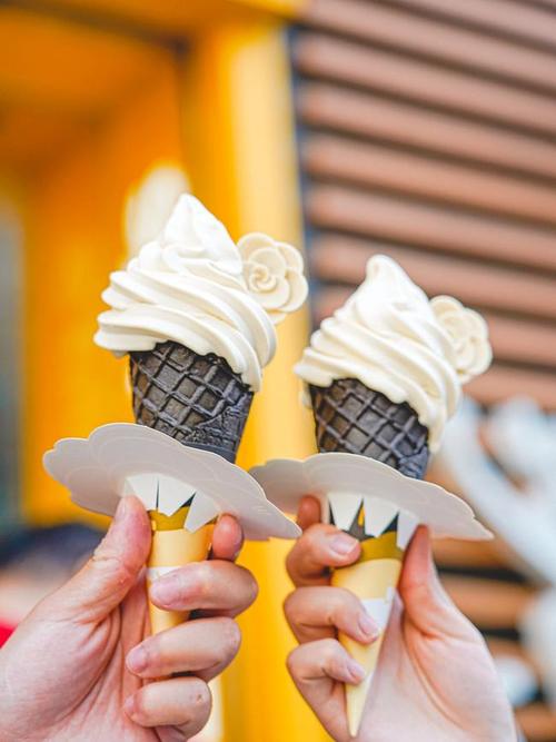 麦当劳太会了!居然出了"香奶奶冰淇淋"!|冰激凌|饼干