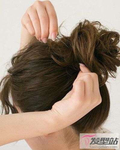 慵懒风丸子头扎法蓬松凌乱显发量步骤超简单