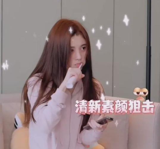鞠婧祎一个彻头彻尾的假人
