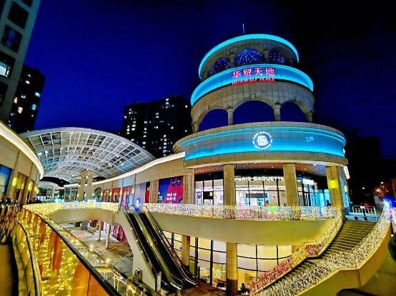 中国首座"会讲故事的商业街"北京华贸天地商业街亮相