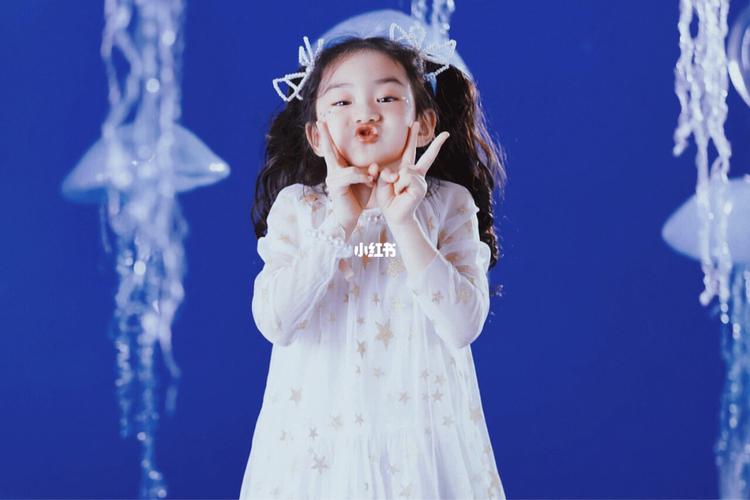 lucky李乐祺_戚薇_戚薇女儿lucky_萌娃_宝宝日常