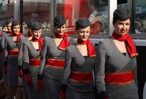 图文-f1阿布扎比站正赛 阿提哈德航空公司的空姐