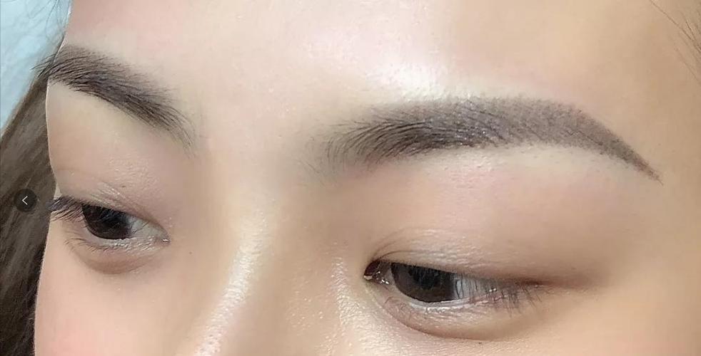 第一次纹眉是做雾眉还是线条眉好