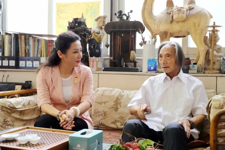 汕大党委书记,校长姜虹"七一"走访慰问老党员