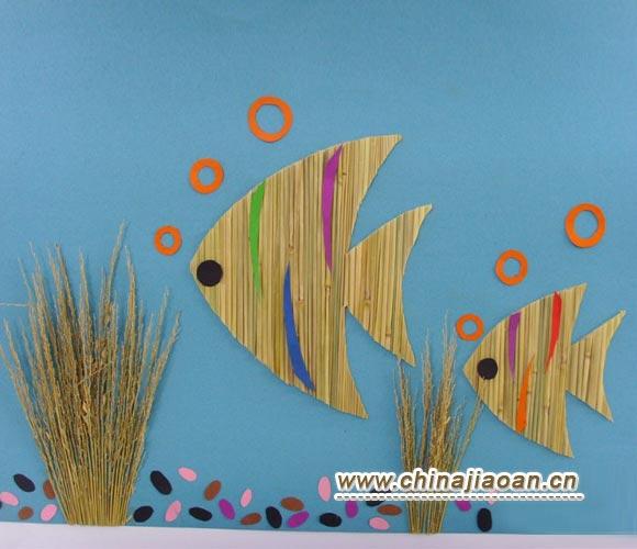 水中游动的金鱼(幼儿废旧物品手工制作)