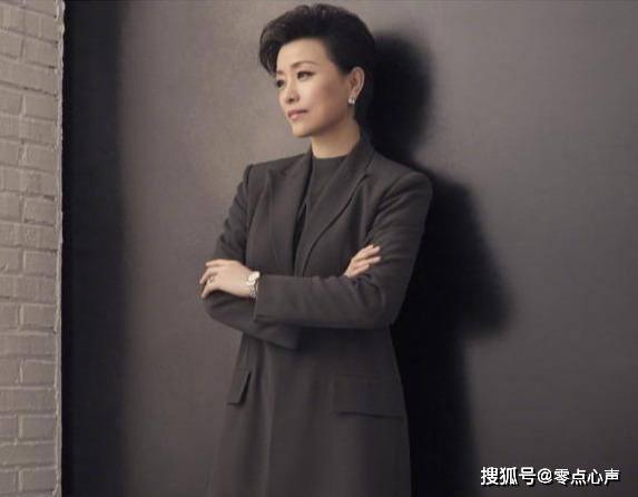 原创杨澜生日party与老公秀恩爱上热搜!53岁幸福如初