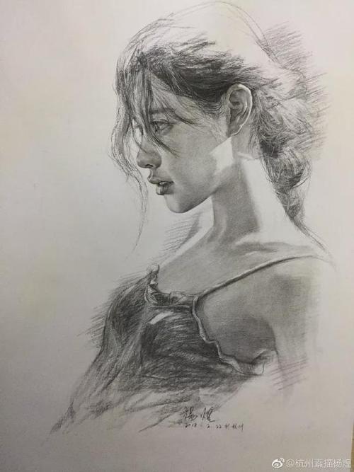 他笔下的素描美女,堪称倾国倾城|绘画|留白|炭笔|调子