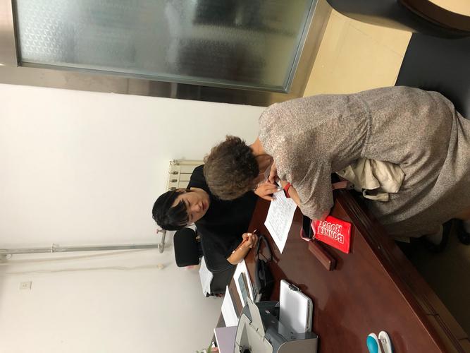 蒲玮,女,西安实业物资物业分公司综合部文员.