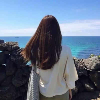 长发女生背影头像