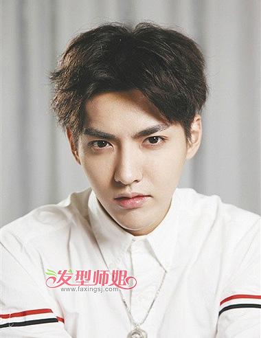 瓜子脸瘦脸男生短烫发