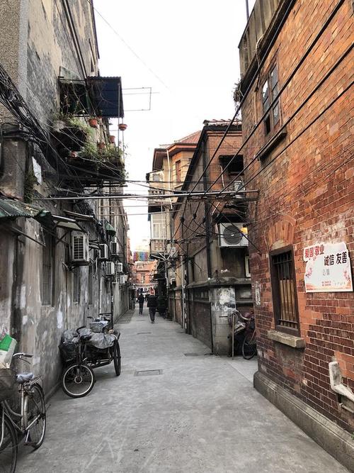 272 弄通向巨鹿路的弄堂