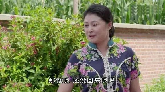 "谢大脚"于月仙首当《越战越勇》情感评委,走秀,流泪