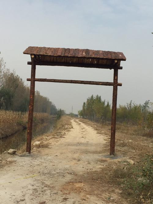 垂钓门楼已建,诚请大家如有好的素材,给垂钓园起个好"名字"!