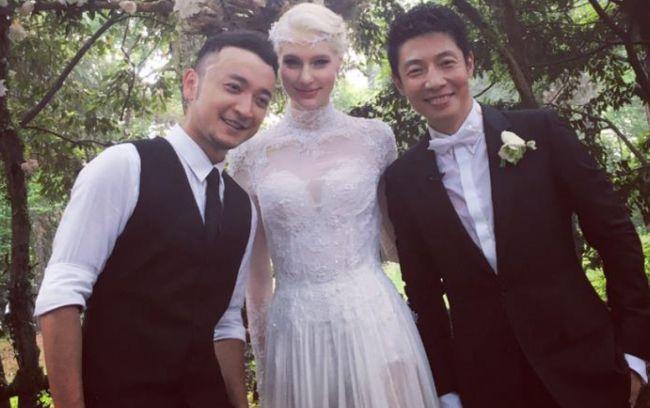 撒贝宁老婆式带娃火了,为何外国人带娃很轻松,我们却累到崩溃?