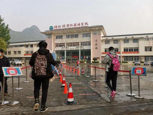 校园桂林德智外国语学校三中疫情防控教育教学两手抓