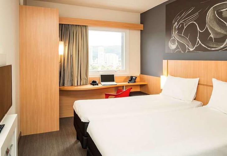 巴黎默东韦利济宜必思酒店, 默东