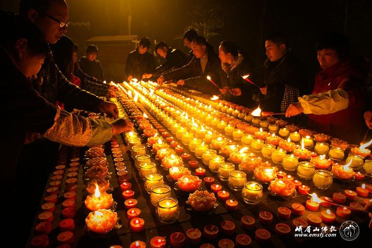 峨眉山万年寺祈福迎新举行供灯法会 - 峨眉山佛教网