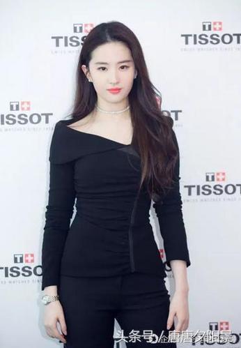 女明星也爱紧身衣,刘亦菲和宋茜差距大,身材最好的是她