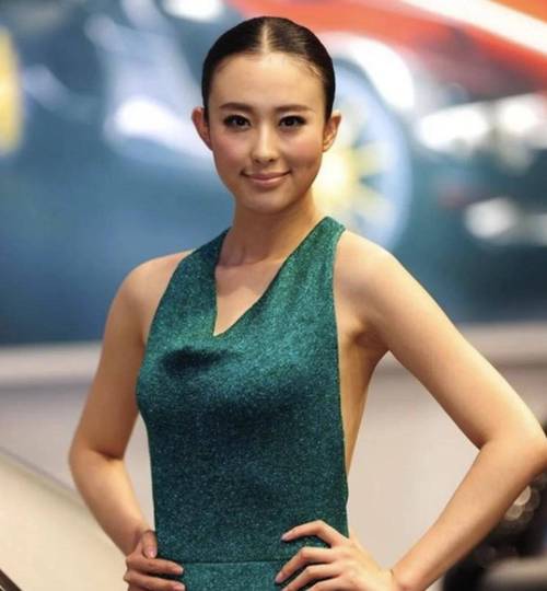 然而虽然她在比赛中取得了不错的成绩,但想要真正在模特圈站稳脚跟