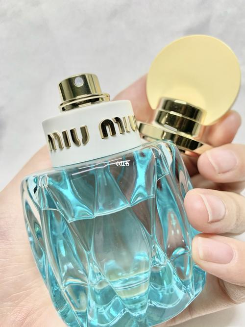 怎么也闻不够的miumiu滢蓝女士香氛_缪缪怎么样_香氛