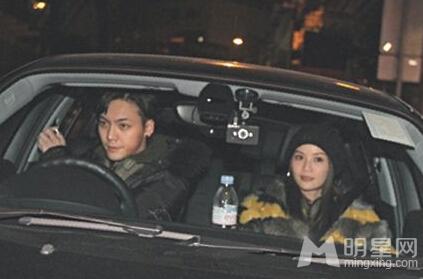 网曝阿sa逼婚男神陈伟霆 期待早日结婚生子