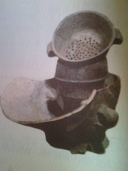 这是河姆渡原始居民制作的陶器,你能说出它的用途吗?