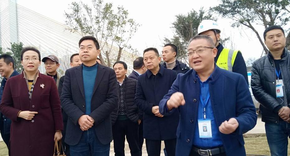 带着区政协主席白青云,区委常委,政法委书记张学军,副区长赵少雄一块