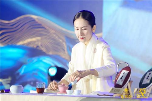 王琼老师进行主题茶艺表演