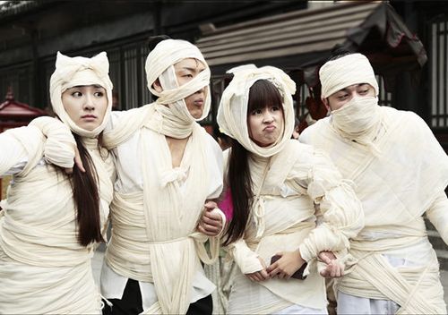 邹杨新戏特殊造型身缠纱布 网友:演员好拼