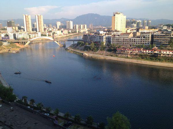  p>怀化市,湖南省西部位于,区位条件独特,交通优势明显.