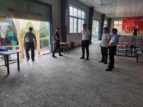 虞城县稍岗镇人大代表莅临三庄初中调研工作