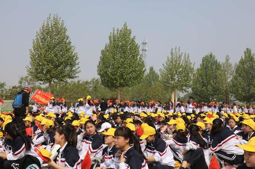 夏津第一中学2018级远足活动行进途中