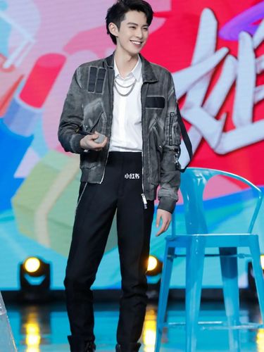 王鹤棣:头像  壁纸_壁纸_头像_向全世界安利王鹤棣_素材_素材其他