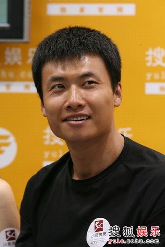 图:高希希携《狙击手》主创做客直播间-于滨