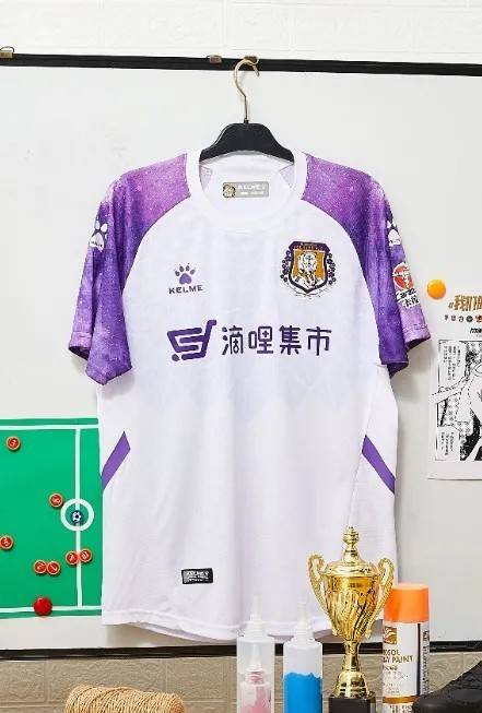 黑龙江冰城发布新赛季球衣:延续主紫客白,龙鳞在双肩与胸前