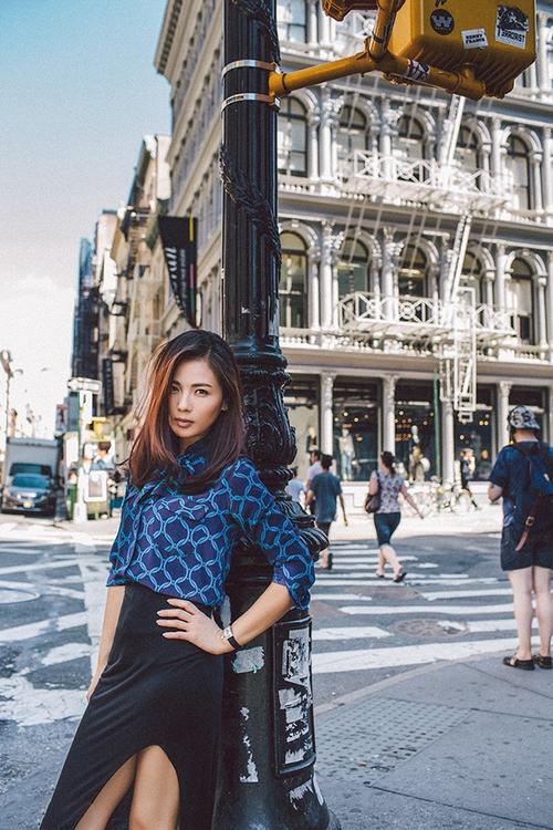 刘涛街拍大片曝光 徜徉异国街头美轮美奂 "白素贞"诱惑