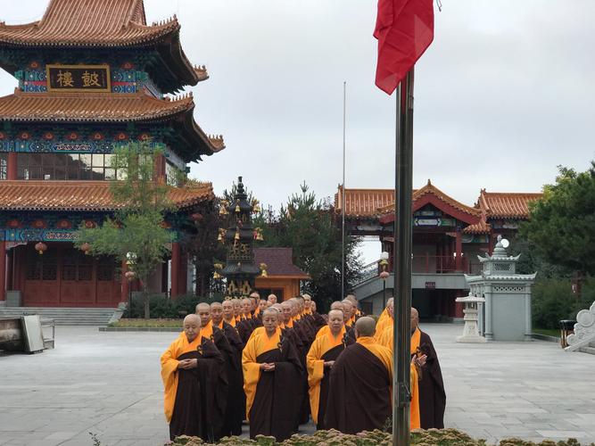 吉林六鼎山正觉寺升国旗仪式