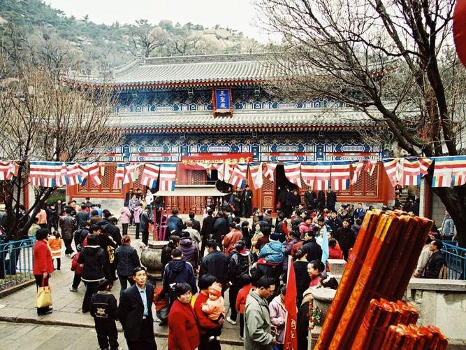 村民们定于每年正月十三日为庙会日(龙王节),香火鼎盛时波及即墨及