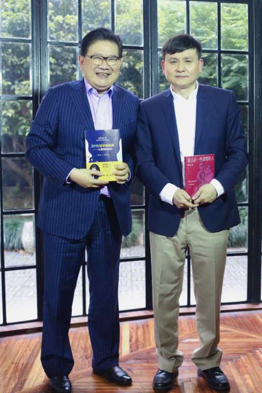曹可凡和张文宏聊了两个半小时 |"如果直播带货,他肯定是第一名"