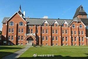 卡普顿大学建于1953年,为一间综合性大学,该校的教学模式在加拿大为