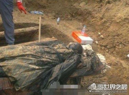 河南周口惊现完整的清朝干尸,大半夜竟诈尸逃跑了