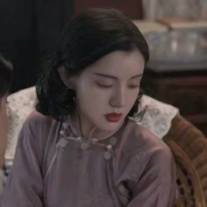 总不能还没努力就向生活妥协吧 具有年代感的微信香港风女生头像