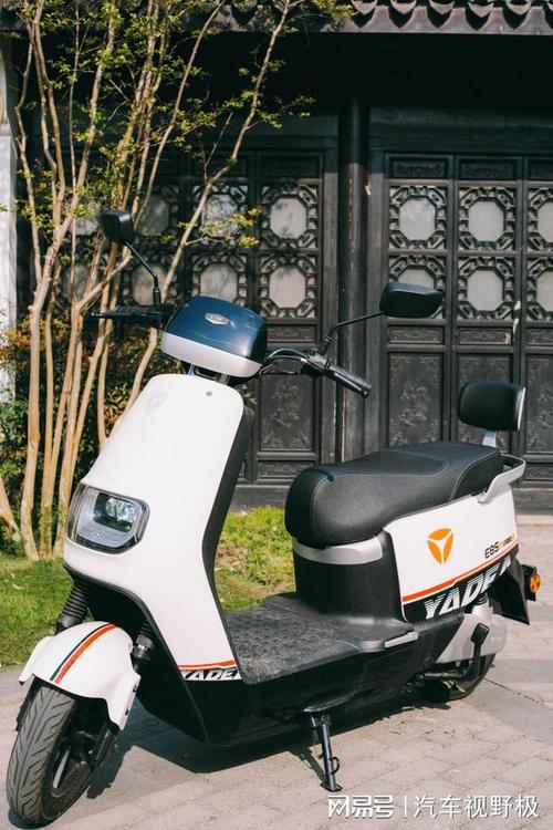 摩托车限行我不怕我有雅迪冠能二代e8s