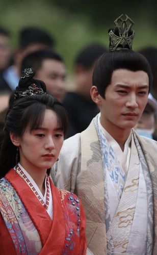 《落花时节又逢君》开机,刘学义袁冰妍无精打采,数红包时偷着乐