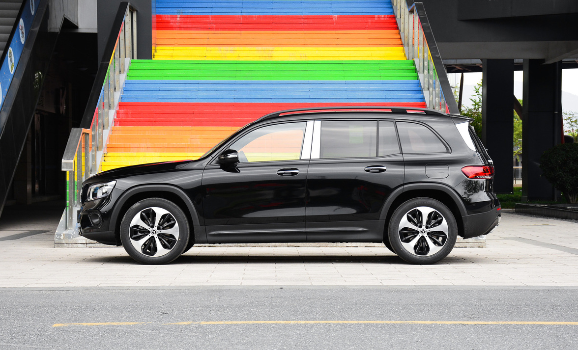 根据车主之家的报价来看,目前奔驰glb全国多地均有8万元左右的优惠